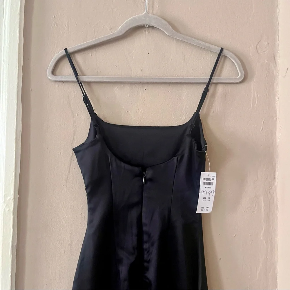 🏷️🎉🆕 a&f • black silky maxi dress with high side slit & adjustable cami straps